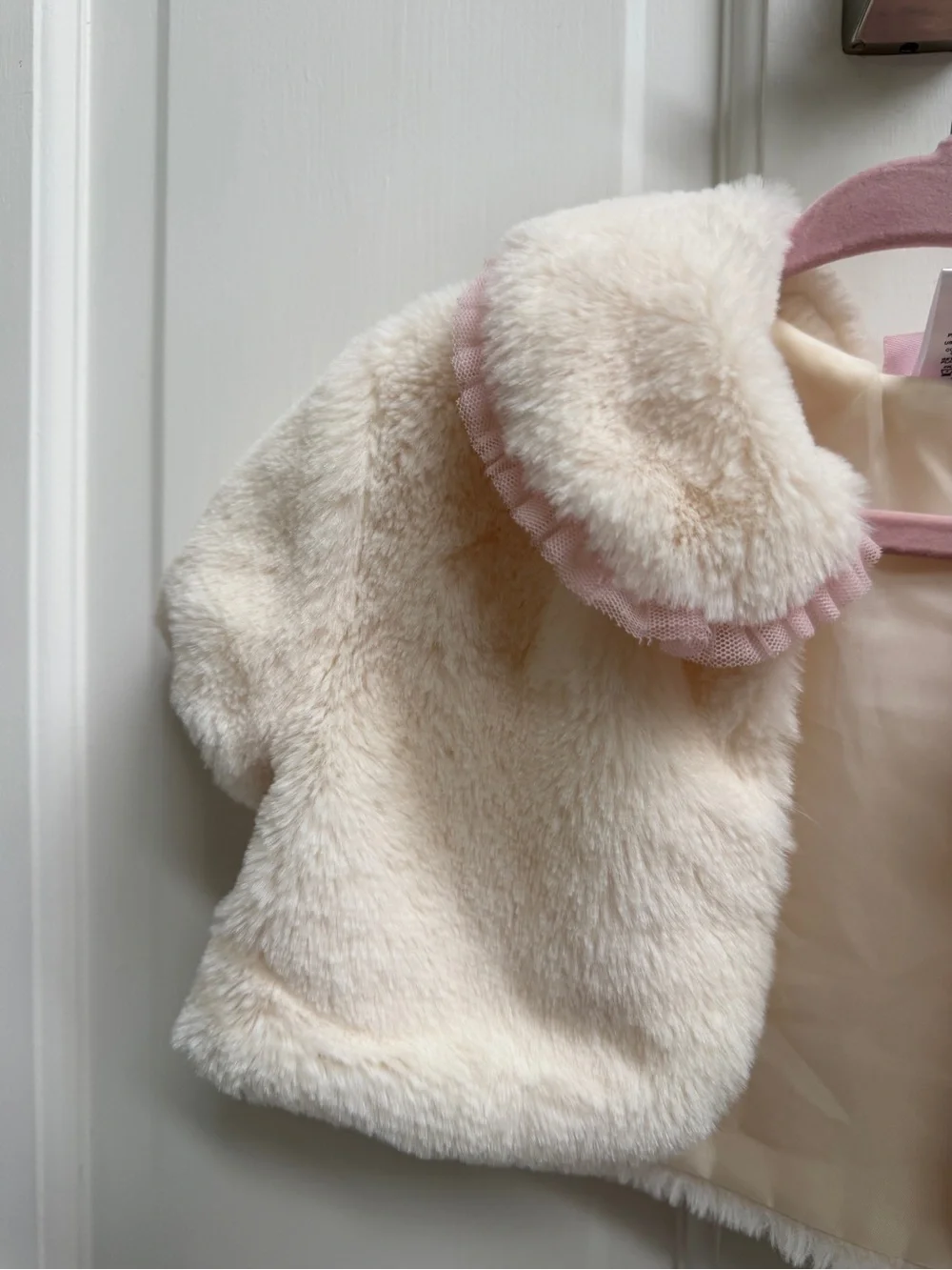 NWOT Little Lass Girls 4T Cream Faux-Fur Bolero with Pink Trim Cropped Jacket